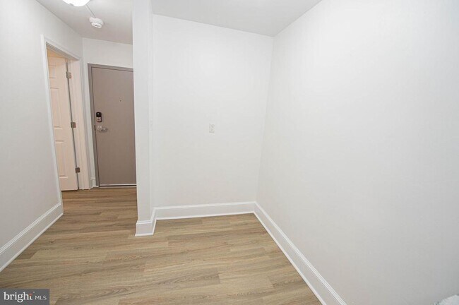 Building Photo - 308 N Division St