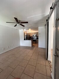 Building Photo - 3900 Woodchase Dr