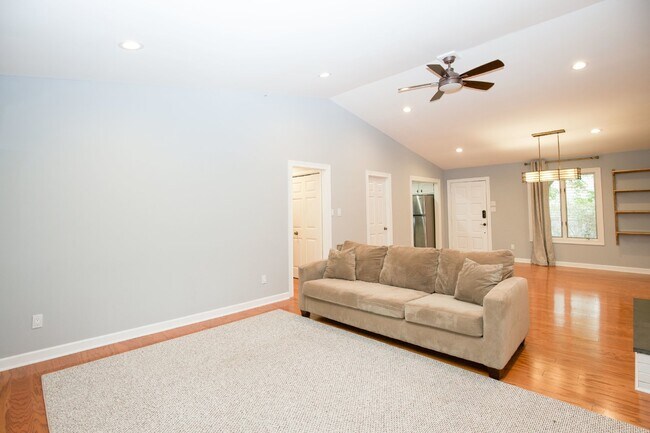 Building Photo - Cottage life in Southern Pines
