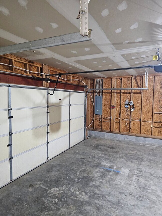 Building Photo - 5679 Hickory Fork Rd