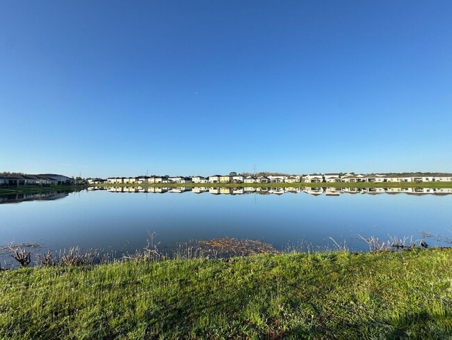 Building Photo - Beautiful Harmony Central Water Front Home AVAILABLE NOW!