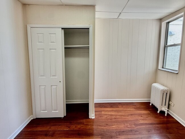 Building Photo - Spacious 3 BR / 1 BA HOUSE in Great South Philly location w/ Hardwood Flooring-Nice Kitchen-Washe...