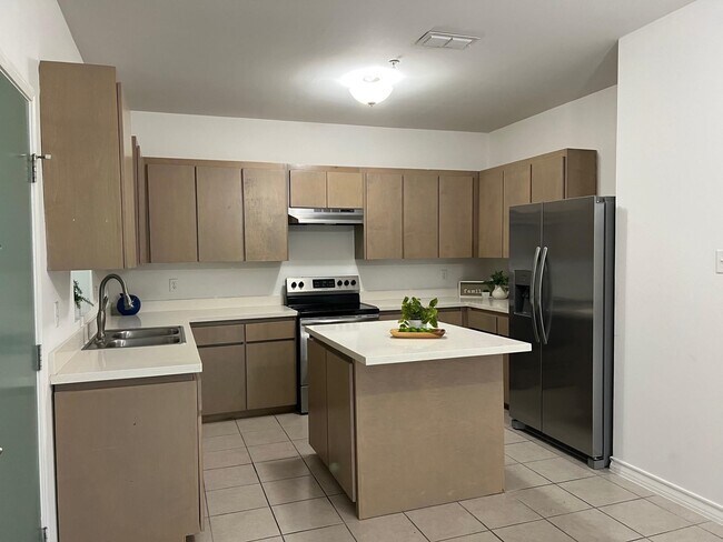 Building Photo - 1511 Don Camilo Blvd