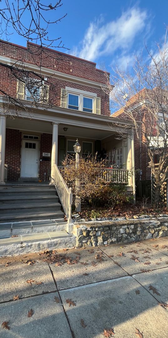 Building Photo - Charming Reynolds Ave Rental – Spacious Yard, Stylish Kitchen, Great Location