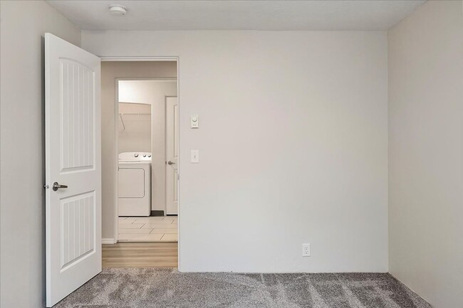 Building Photo - Newly Renovated North End Boise Apartments