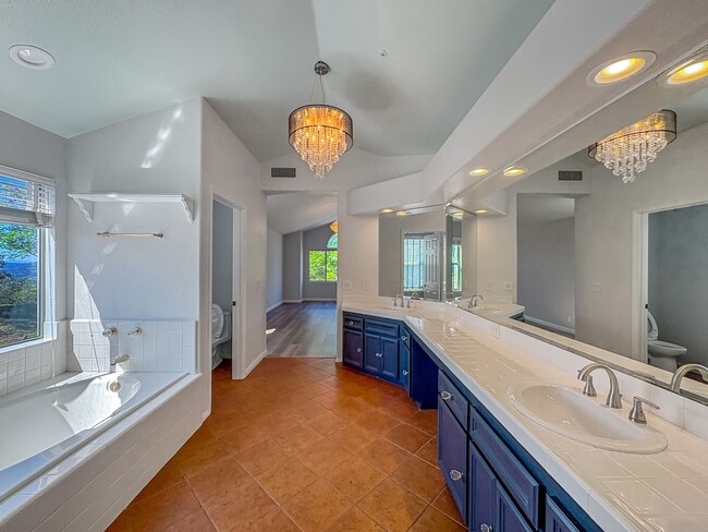 Building Photo - Spacious 4B/3BA Home with Scenic Views and...