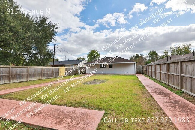 Building Photo - 913 Avenue M