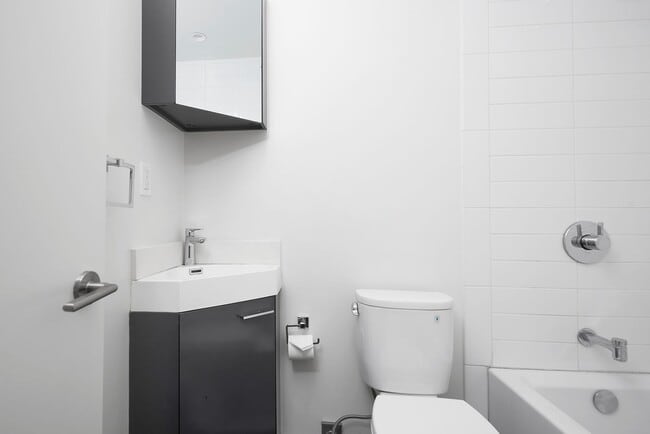 Building Photo - Sleek and modern 2 bed/2 bath in the heart...