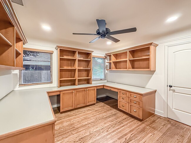 Building Photo - Upgraded Sherman Oaks 4+4 home - Ready for Move In!