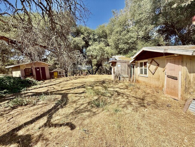 Building Photo - Beautiful country home