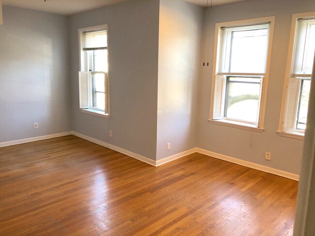 Dining room with views of park - 201 E St SE