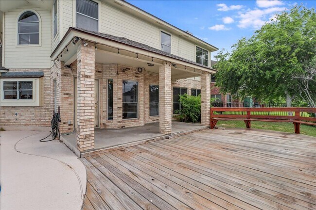 Building Photo - 7426 Lake Travis Dr