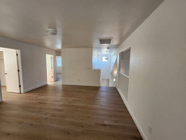 Building Photo - Beautiful 5 bed/4 bath home in Santa Nella!