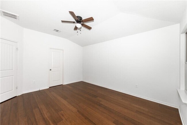 Building Photo - 708 Pinnacle Dr
