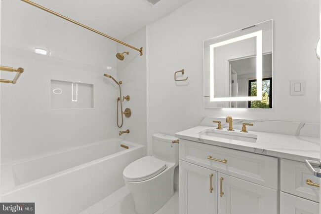 Building Photo - 1536 N Scott St