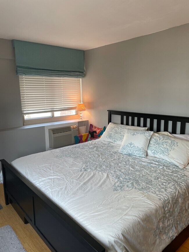 King Bed /w Purple Mattress - 2101 Chestnut St
