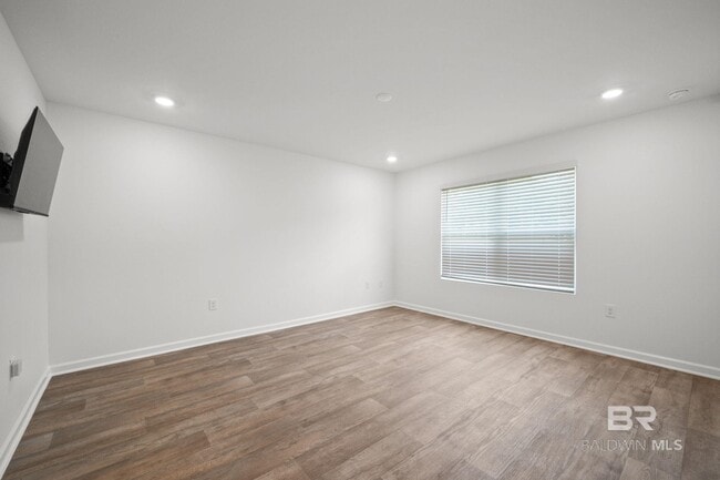 Building Photo - 15133 Forsythia Lp