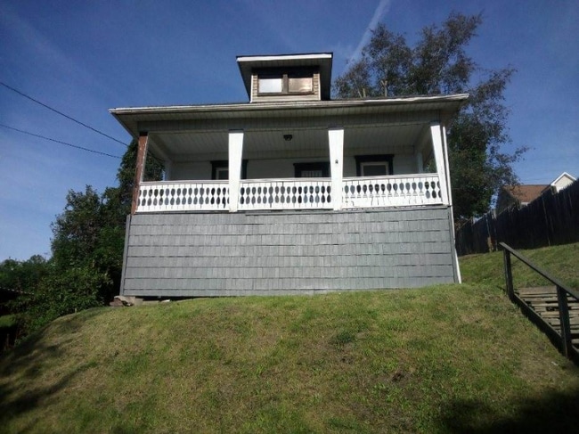 Building Photo - 105 Holly Ave