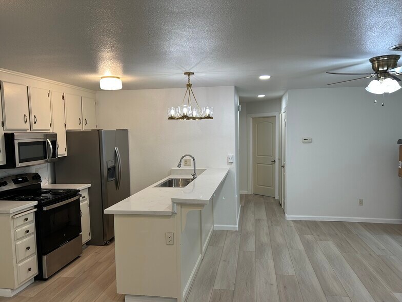Building Photo - 434 S Lincoln Way