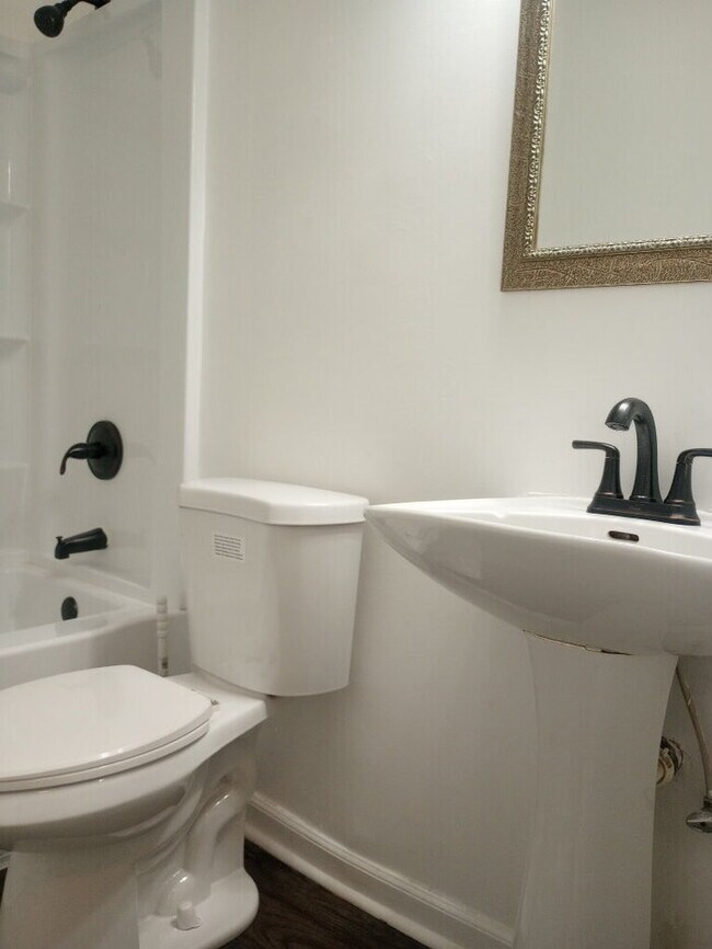 Building Photo - 8 Charterhouse Ct