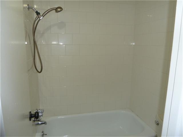 Building Photo - 2100 Tanglewilde St