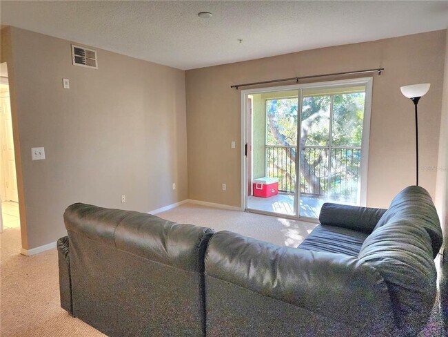 Building Photo - 712 Crest Pines Dr