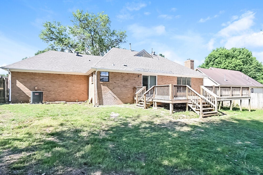 Building Photo - 822 White Pine Dr