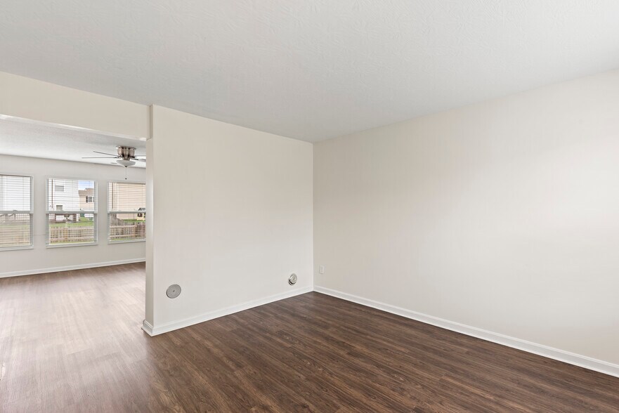 Building Photo - 1260 Candora St