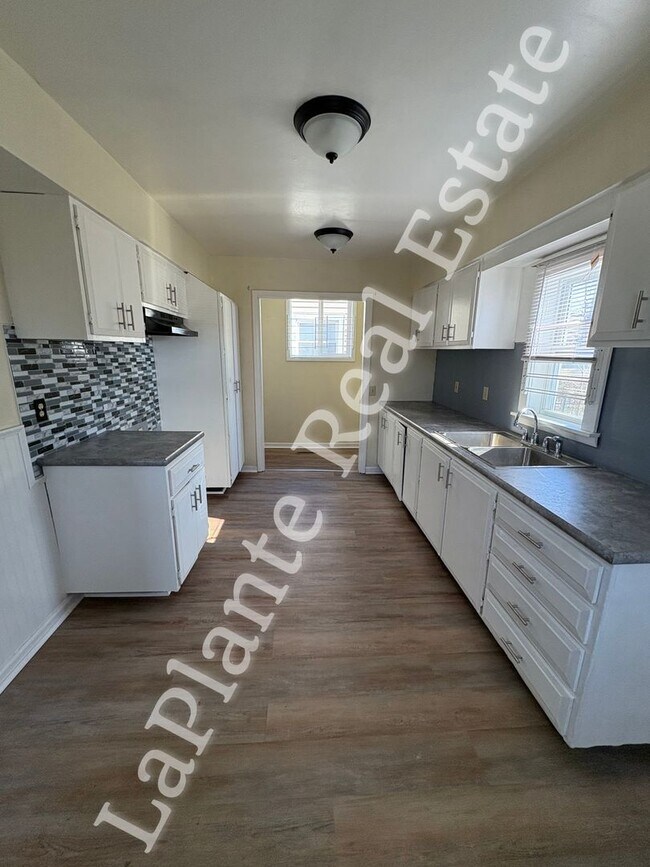 Building Photo - Spacious 4-Bed Home with Fresh Updates in Toledo’s Old South End