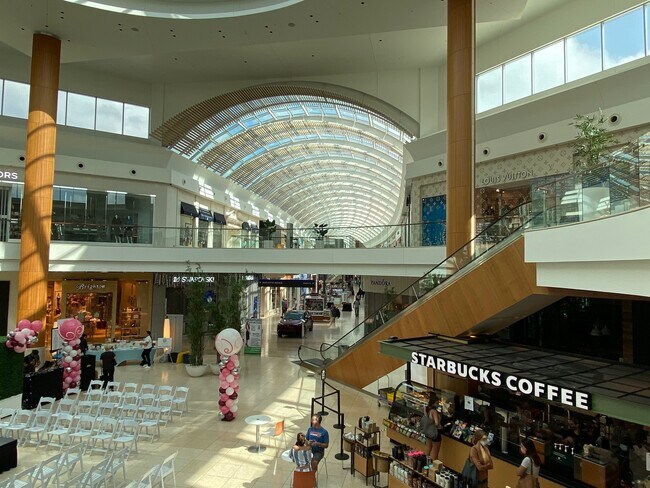 Building Photo - 5681 Bentgrass Dr