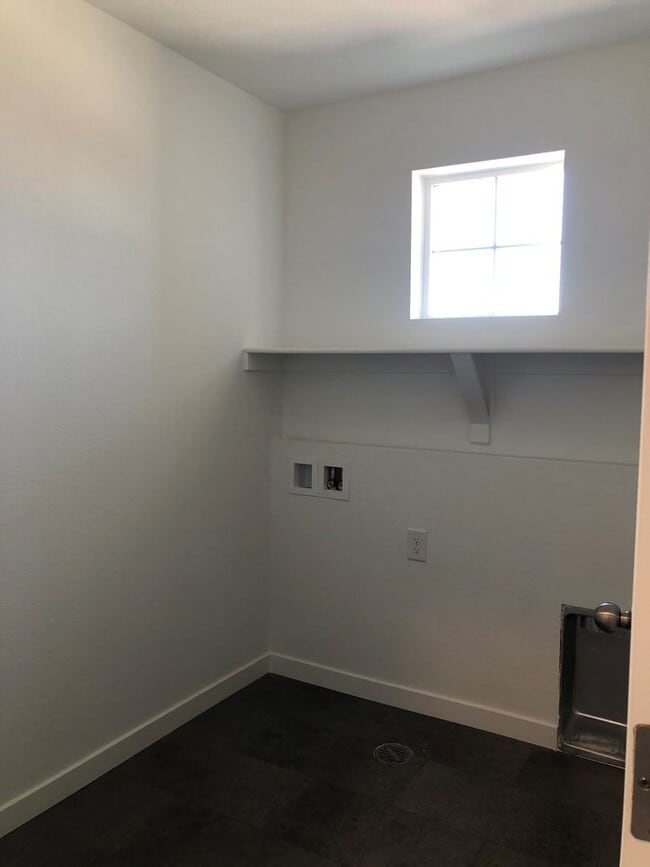 Building Photo - Beautiful Home in Frederick with Solar Panels!