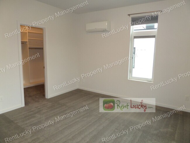 Building Photo - Stunning 4-Bedroom Newer Construction w/Huge VIEW Rooftop Deck in Fremont!!