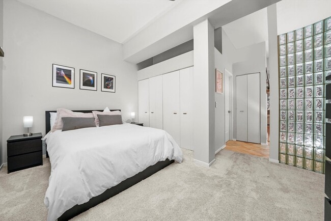 Building Photo - 1760 W Wrightwood Ave