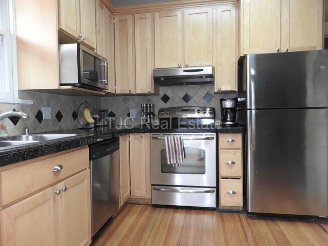 Building Photo - 2322 Cherry St