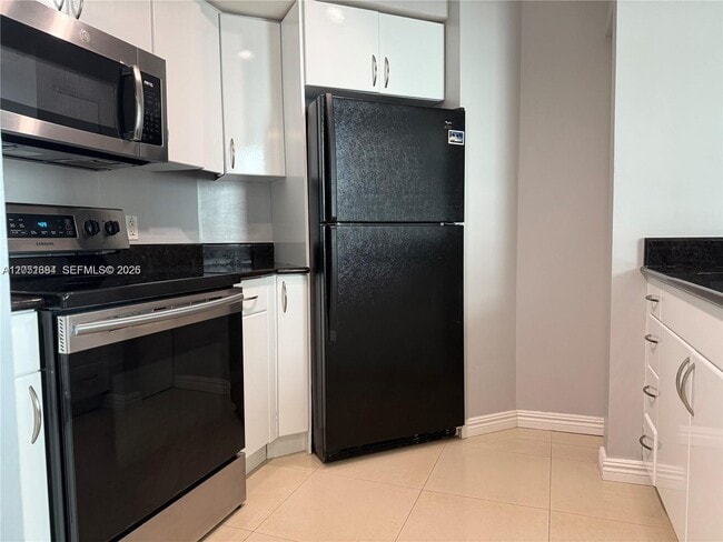 Building Photo - 9201 Collins Ave