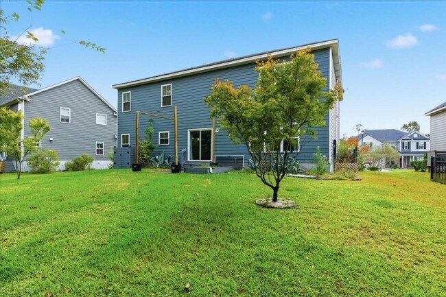 Building Photo - Welcome to Your Ideal Home: Where Luxury a...