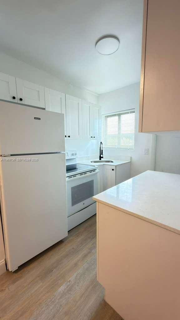 Building Photo - 1980 Biarritz Dr