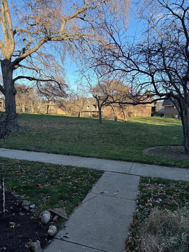 Building Photo - 138 E Bailey Rd