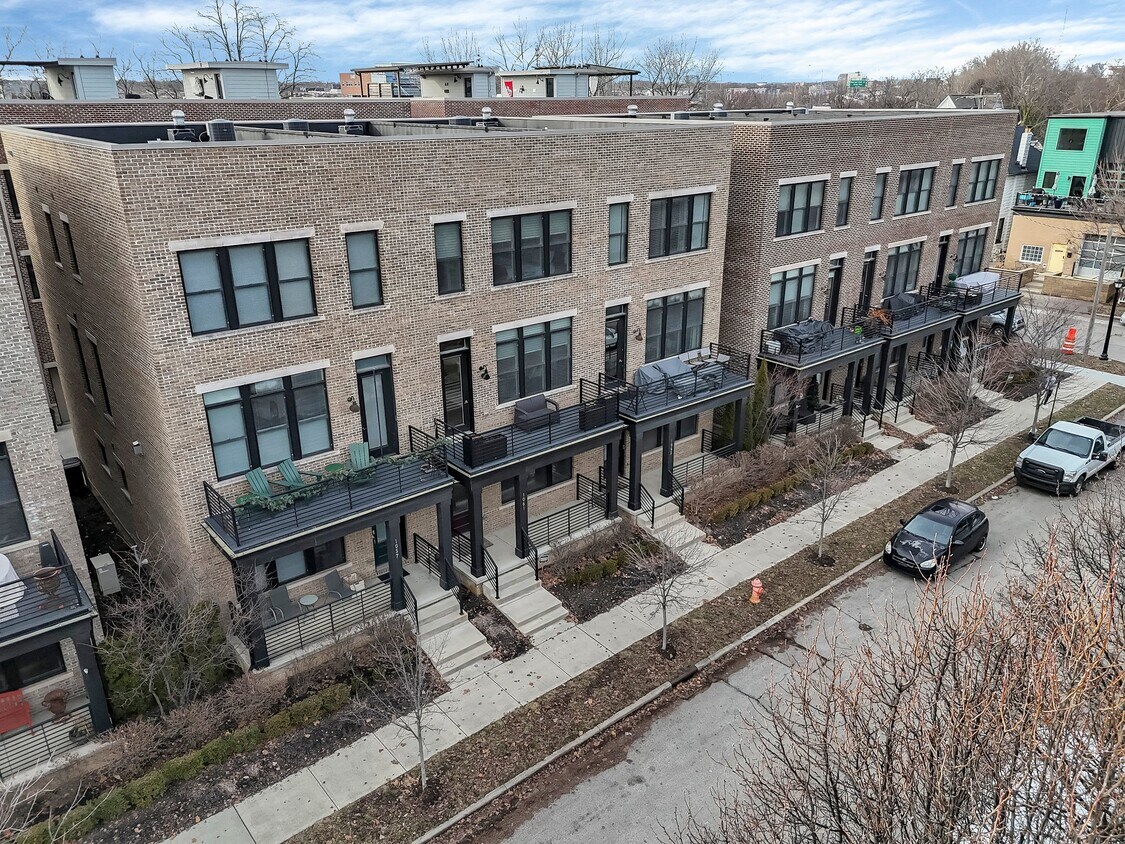 Building Photo - 1061 Harrison Park Pl