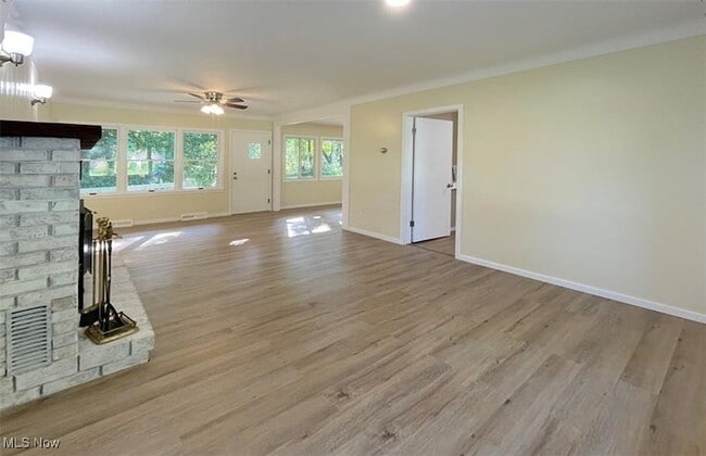 Building Photo - 9315 Glenwood Trail