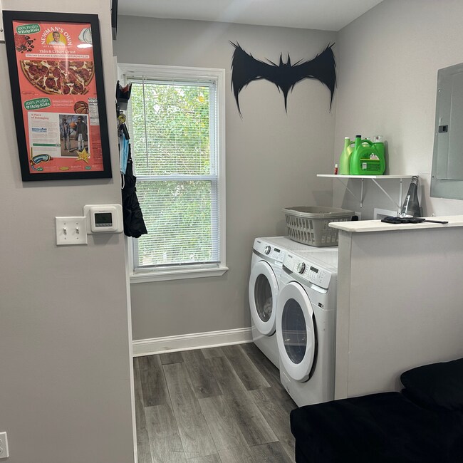 Laundry in unit - 921 N 66th St