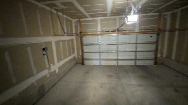 Building Photo - 3 Bedroom Town Home Near Rio Bravo Blvd SE & University Blvd SE In Mesa Del Sol!