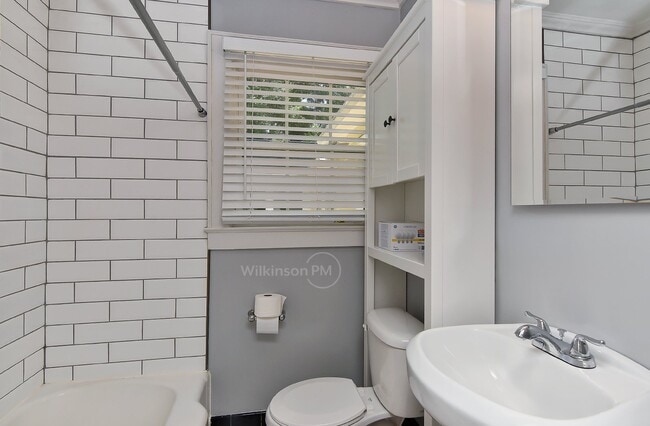 Building Photo - Cottage Home in Plaza Midwood 2Bd/1Bth wit...