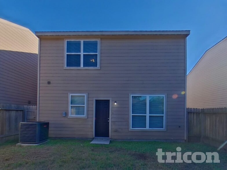 Building Photo - 2046 Sweet Lilac Dr