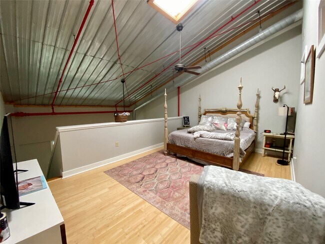 Building Photo - 254 W Washington St