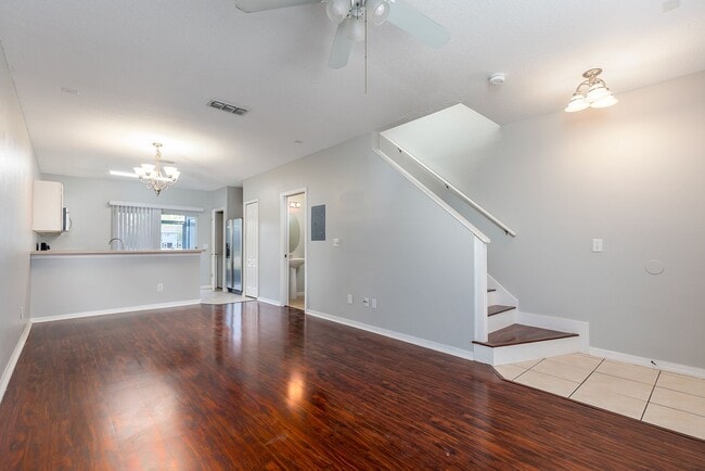 Building Photo - SUPER TOWNHOUSE!