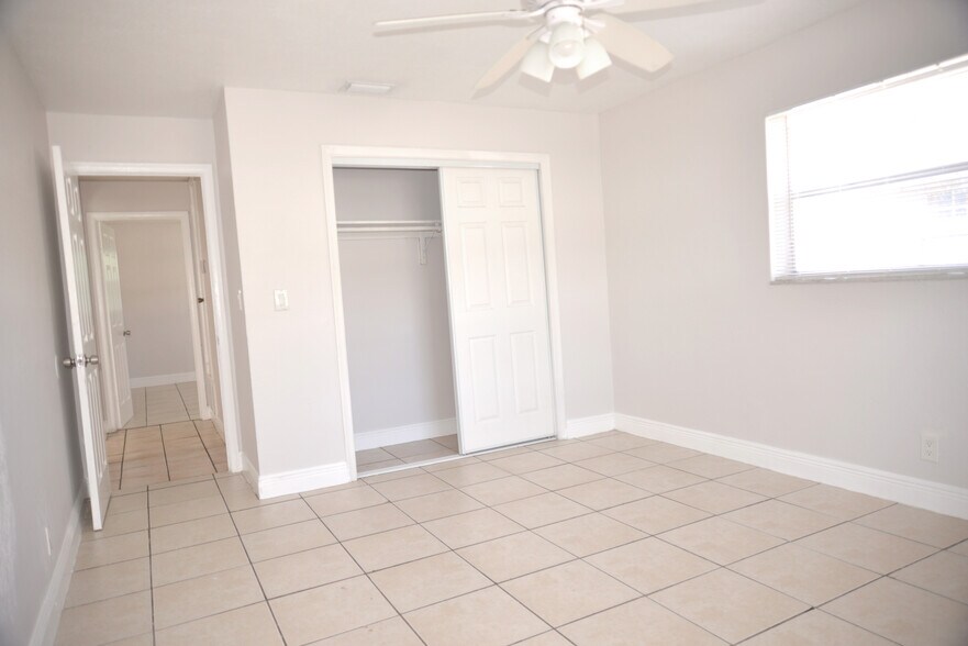 Building Photo - 5317 NW 18th Ct