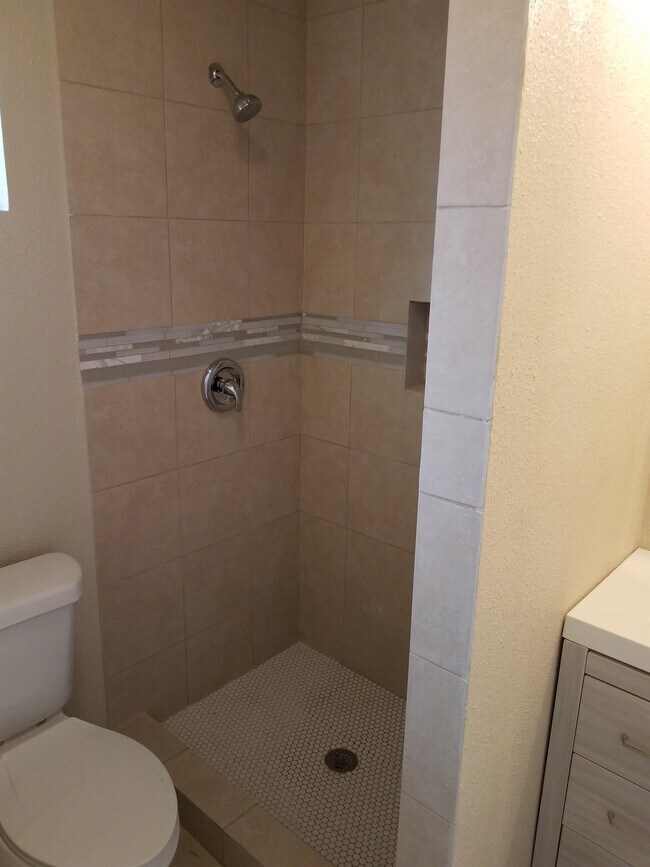 Building Photo - 1016 Center St