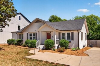 Building Photo - Beautifully renovated 3 bedroom, 3 full bathroom offering the perfect blend of timeless charm wit...