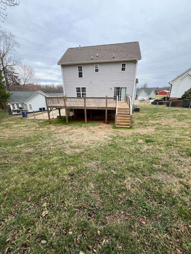 Building Photo - 145 Fiddlers Run Ct